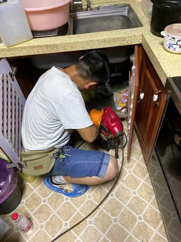 富蕴通下水道